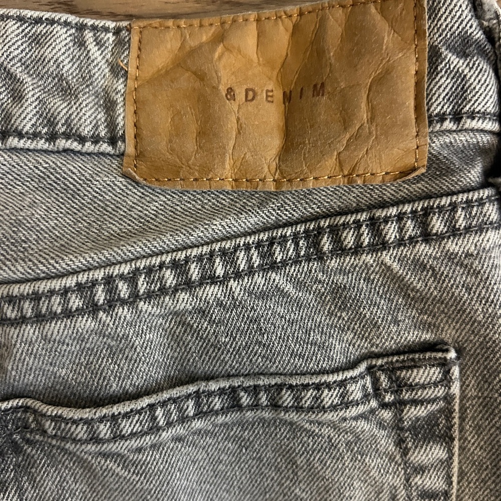 Knee Rip Low Rise Jeans - Picture 4 of 4